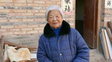 张爱玲对婚姻有着深刻而犀利的见解,她的许多经典语录至今仍被人们广泛引用和讨论