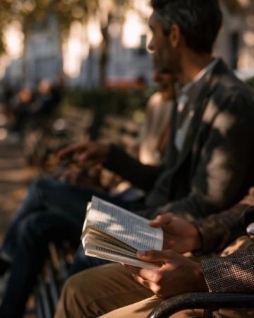 你听过最励志的一句文案是什么？“暗自努力”道出成年人奋斗真相，这才是真正励志