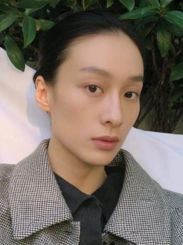 周迅高圣远离婚官宣,和平分手文案一致,体面收场尽显成熟与智慧