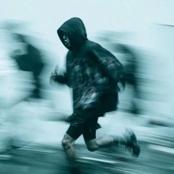 人每天奔波劳碌究竟是为了什么?深度解析人生意义,涵盖生存情感与自我成长