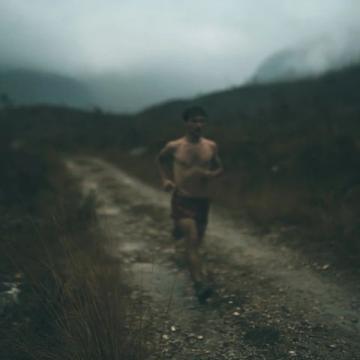 人每天奔波劳碌究竟是为了什么?深度解析人生意义,涵盖生存情感与自我成长