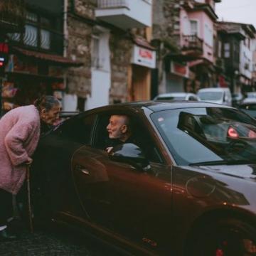 深藏记忆中的爱:回忆童年与奶奶的温暖时光