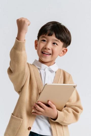 小学生写不出我的缤纷世界作文急哭?家长必看写作难点与提升技巧