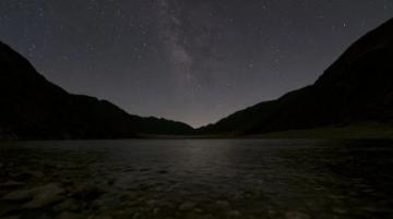 仰望星空,跨越低谷:高分作文启示录