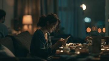 人民日报报道：湖南老师批改作文时泪崩，感人至深的藏在罐子里的爱引发全网共鸣