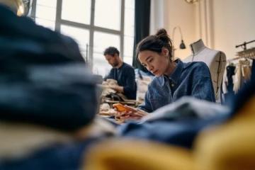 深度解析：青少年早工经历的三重成长价值与未来影响