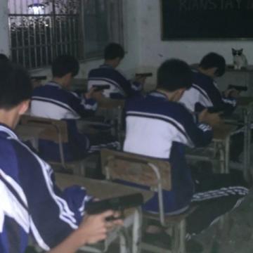 上人民日报了！湖南一老师批改学生作文时，忽然就哭了！原来