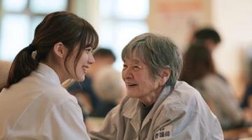 父亲提前高考体验,为女儿减压:爱的赌约与家庭温暖