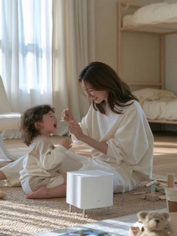 中秋节两岁半小孙女“写”作文,童真记录家庭团圆,三代人温情互动瞬间