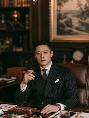知名主持人刘刚经典语录，品味其幽默智慧与深刻人生感悟