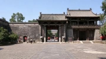 刷到这篇丈夫偷偷改道山海关的小作文,我第一反应不是感动